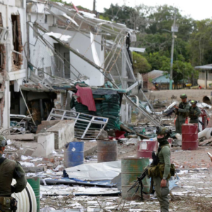 el-alcalde-de-buenos-aires-analiza-desde-un-lugar-seguro-como-reconstruir-el-pueblo,-tras-ataque-de-disidentes:-‘estamos-de-pie-para-resistir’
