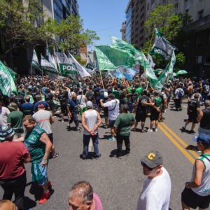 argentinas-unions-threaten-strike-during-march-against-labor-reform