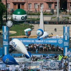 cgt-lidera-primera-manifestacion-en-argentina-contra-proyecto-de-reforma-laboral-de-mileis