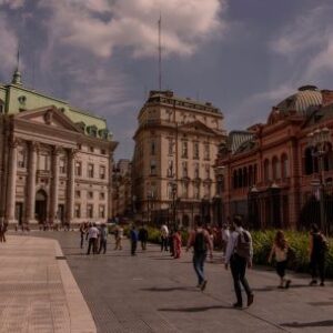 los-argentinos-acumulan-bonos-de-corto-plazo-para-eludir-los-controles-cambiarios