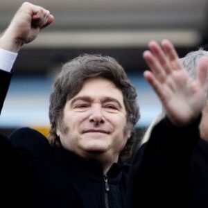 la-euforia-de-milei-lleva-el-riesgo-soberano-de-argentina-a-su-nivel-mas-bajo-en-siete-anos