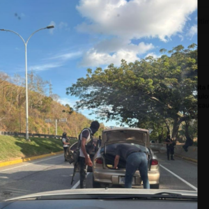 ong-contabiliza-dos-detenciones-en-alcabalas-por-supuestamente-celebrar-la-captura-de-maduro