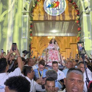 con-la-bajada-de-la-divina-pastora-de-su-nicho-se-inicia-la-festividad-para-su-visita-168-a-barquisimeto