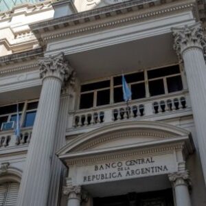milei-sigue-apuntalando-el-peso-argentino-a-pesar-de-reglas-comerciales-mas-flexibles