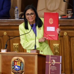 gobierno-encargado-anuncia-reforma-de-la-ley-de-hidrocarburos-y-creacion-de-fondos-para-el-area-social,-servicios-y-salarios