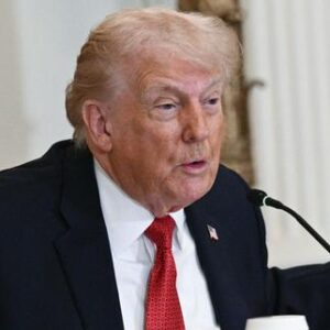 groenlandia:-donald-trump-amenaza-dedroits-dedouane-les-pays-qui-ne-soutiennent-pas-savolonte-desemparer-duterritoire-autonome