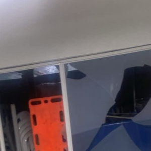 noche-de-miedo-por-ataque-con-explosivos-y-drones-que-habrian-lanzado-disidentes-en-cajibio,-cauca:-viviendas-y-sede-de-un-hospital-quedaron-con-danos