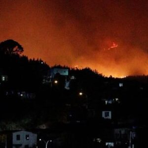 chile-declara-emergencia-despues-de-que-incendios-forestales-obligaran-a-evacuar-a-20.000-personas