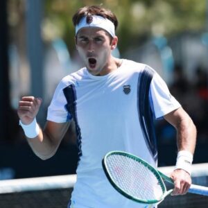 australian-open-2026:-cerundolo-and-etcheverry-through-to-the-third-round