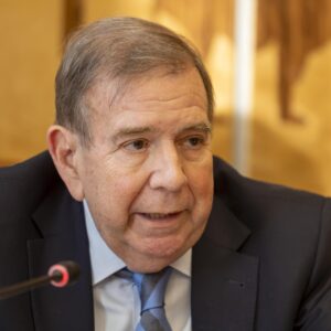 gonzalez-urrutia-celebra-la-excarcelacion-de-su-ano,-pero-exige-libertad-para-todos-los-presos-politicos