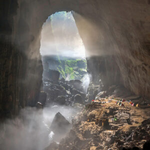¿cual-es-la-cueva-mas-grande-del-mundo-capaz-de-albergar-15-piramides-de-giza-y-permitir-el-paso-de-un-crucero-por-su-rio-subterraneo?