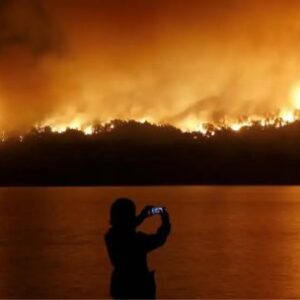 clima-extremo-dificulta-lucha-contra-incendios-forestales-en-la-patagonia