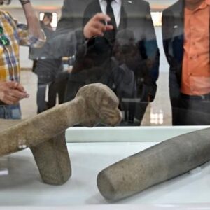restitucion-de-biens-culturales:-le-senat-approuve-une-loi-cadre-permettant-de-rendre-les-oeuvres-acquises-colgante-la-colonizacion-a-leur-pays-dorigine