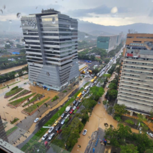 las-causas-de-las-graves-inundaciones-por-fuertes-lluvias-en-medellin:-autoridades-aseguran-que-el-rio-no-se-desbordo