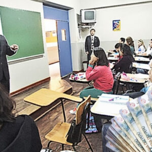 sueldo-docente-2026:-conoce-cual-es-la-remuneracion-integra-magistral-segun-la-escala,-jornada-laboral-y-otros-beneficios
