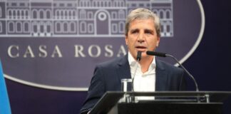 Luis Caputo volvió a cruzar a los empresarios de la industria textil por los precios de la ropa con una frase desafiante: qué dijo luis-caputo-volvio-a-cruzar-a-los-empresarios-de-la-industria-textil-por-los-precios-de-la-ropa-con-una-frase-desafiante:-que-dijo