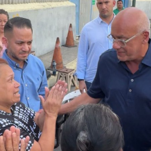 jorge-rodriguez-promete-a-familiares-de-detenidos-de-zona-7-que-la-proxima-semana-todos-saldran-libres