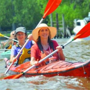 temporada-estival-en-el-kayak:-indumentaria,-hidratacion-y-seguridad