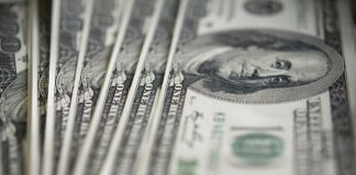 El dólar oficial cayó por cuarta rueda al hilo y tocó mínimos de casi tres meses el-dolar-oficial-cayo-por-cuarta-rueda-al-hilo-y-toco-minimos-de-casi-tres-meses