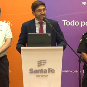 santa-fe-police-lift-protest-after-governor-announces-better-wages-and-conditions