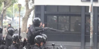 Labor reform: police clash with protestors as senate debate continues labor-reform:-police-clash-with-protestors-as-senate-debate-continues