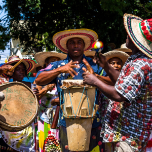 del-puente-del-morro-al-alma-del-pacifico:-tumaco-(narino)-enciende-el-carnaval-del-fuego-con-arte,-gastronomia-y-ancestralidad