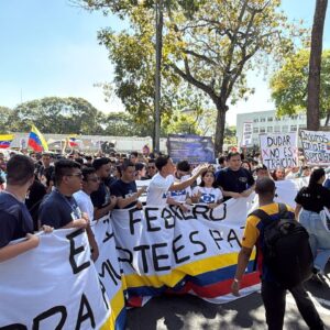 estudiantes-de-la-ucv-exigen-amnistia-integral-y-liberacion-de-presos-politicos-en-el-dia-de-la-juventud