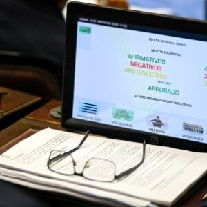 gobierno-de-milei-logra-clara-victoria-en-reforma-laboral-en-el-senado