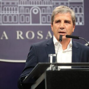 el-mensaje-de-luis-caputo-a-los-empresarios-por-la-reforma-laboral:-“reducimos-hasta-85%-las-cargas-patronales-y-ni-una-camara-lo-celebra”