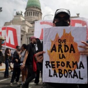 trabajadores-en-huelga-frenan-buenos-aires-con-protesta-por-la-reforma-laboral