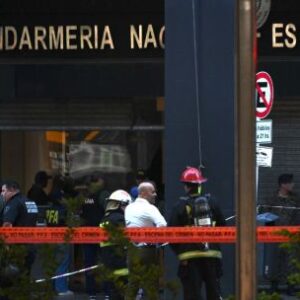 tres-heridos-en-la-explosion-de-una-carta-bomba-en-una-escuela-de-buenos-aires,-dice-la-policia
