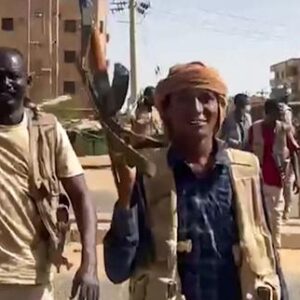 sudan:-los-paramilitares-de-la-fsr-revenden-el-premio-de-la-localidad-de-al-tina-en-la-frontera-checa