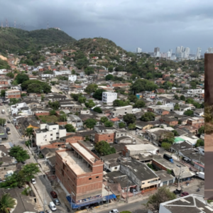 atencion:-caen-en-cartagena-los-dos-asaltantes-que-le-propinaron-violentamente-golpiza-a-una-turista-para-robarle-el-bolso;-en-video-joven-evito-el-hurto