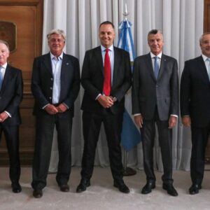 con-buen-dato-del-emae,-el-gobierno-recibio-al-g6:-empresarios-destacaron-plan-economico-y-respaldaron-reformas
