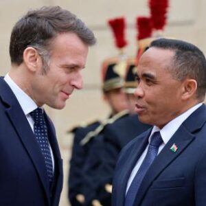 despues-de-visitar-moscu,-el-nuevo-presidente-malgache-joue-lequilibriste-se-rendant-a-paris