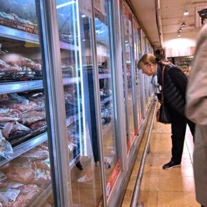 consumo-masivo-con-senales-mixtas-en-2025:-ventas-en-supermercados-repuntaron-2%,-pero-en-mayoristas-bajaron-6,8%