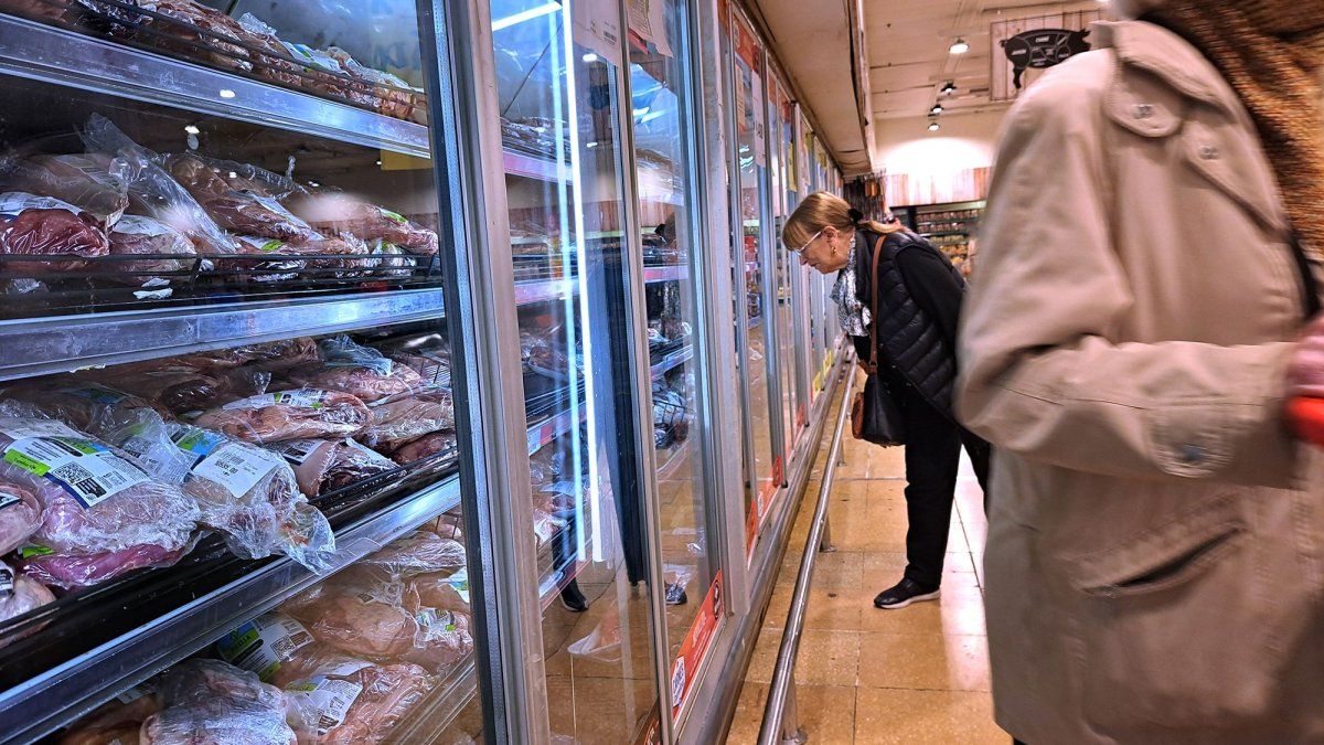 consumo-masivo-con-senales-mixtas-en-2025:-ventas-en-supermercados-repuntaron-2%,-pero-en-mayoristas-bajaron-6,8%