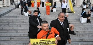 Activistas arrestados en protesta por el intento de Milei de diluir la ley de protección de glaciares de Argentina activistas-arrestados-en-protesta-por-el-intento-de-milei-de-diluir-la-ley-de-proteccion-de-glaciares-de-argentina