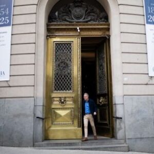 las-acciones-argentinas-se-quedan-atras-mientras-el-crecimiento-de-las-ganancias-se-le-escapa-a-milei
