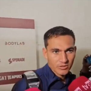 jairo-velez-cuestiona-arbitraje-en-el-partido-alianza-lima-ante-utc-por-liga-1:-“¿que-podemos-hacer,-hermano?”