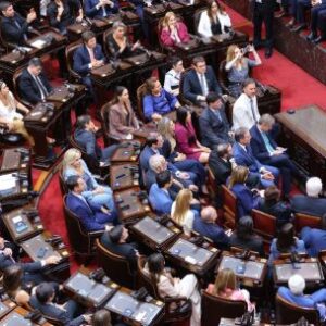 milei-promete-paquete-mensual-de-reformas-en-discurso-cargado-de-insultos