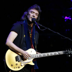 steve-hackett:-en-los-ultimos-tiempos-la-musica-se-ha-vuelto-mucho-mas-superficial