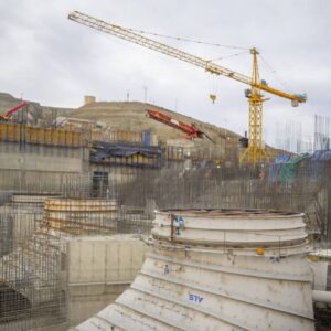 economy-minister-luis-caputo-confirms-work-on-santa-cruz-hydroelectric-dam-will-resume