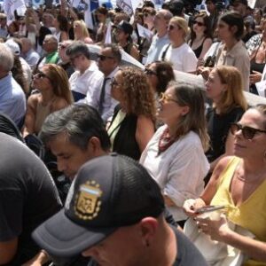 milei-firma-reforma-laboral-que-introduce-nuevas-reglas-sobre-contratos,-huelgas-e-indemnizaciones