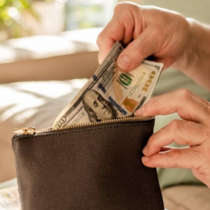 los-5-gastos-invisibles-que-te-estan-‘robando’-tus-dolares-sin-que-te-des-cuenta