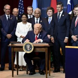 trump-insta-a-america-latina-a-utilizar-el-ejercito-contra-los-carteles