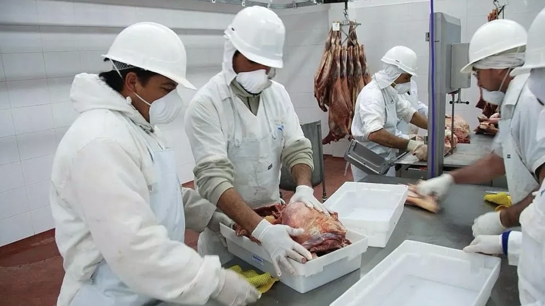 el-frigorifico-arrebeef-suspendido-a-400-trabajadores