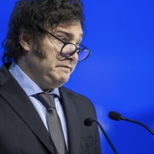 javier-milei:-los-que-defienden-la-industria-nacional-son-unos-chorros