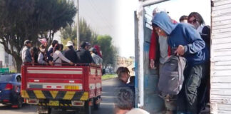 Arequipa: pasajeros viajan en camiones tras paralización de transportistas por alza de combustible arequipa:-pasajeros-viajan-en-camiones-tras-paralizacion-de-transportistas-por-alza-de-combustible