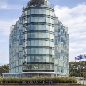 escapada-durante-todo-el-ano-a-un-hotel-con-forma-de-barco-en-punta-del-este